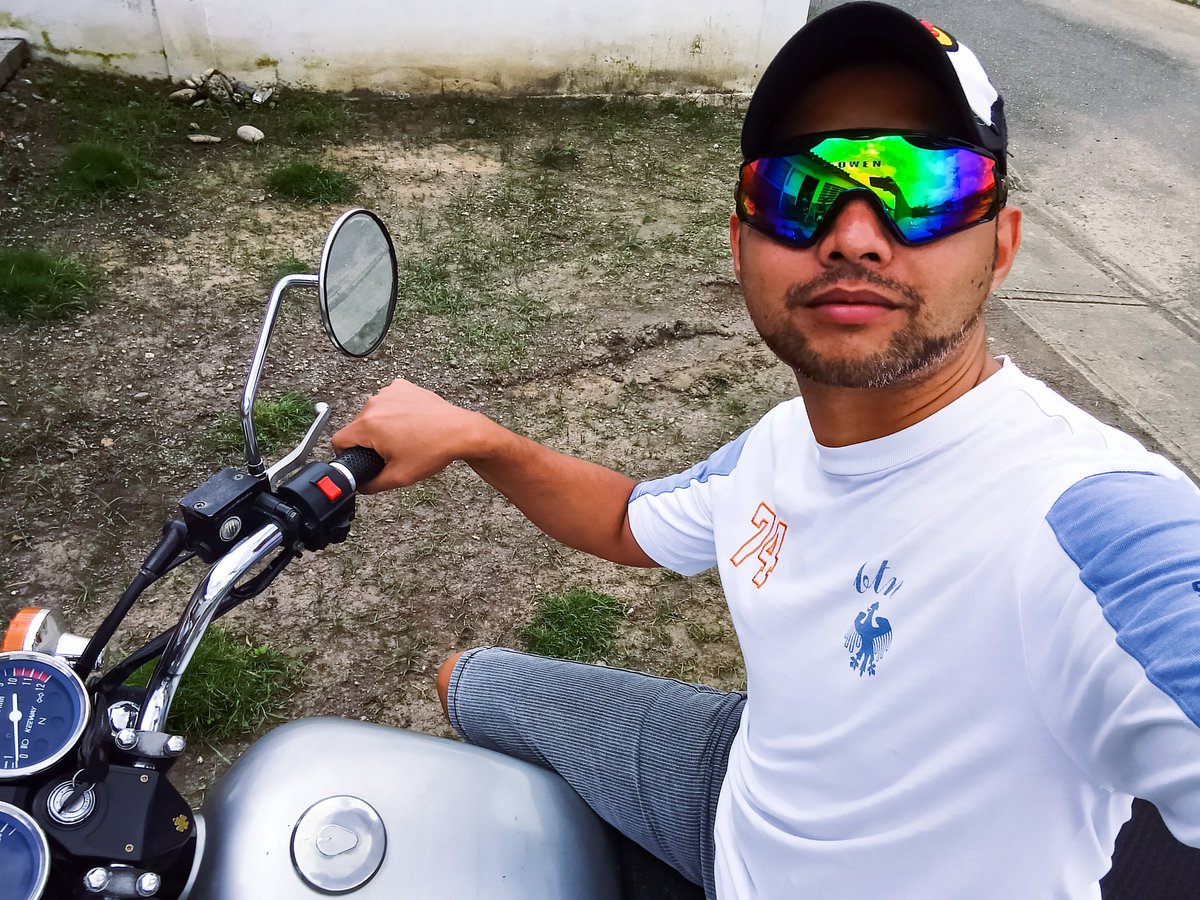 Wcolmenares20's tweet photo. Te busco o que?
.
.
#motos #rt #venezuela #valencia #brqt #Repost #selfie #autorretrato #fotografia https://t.co/czaKBGFuTp