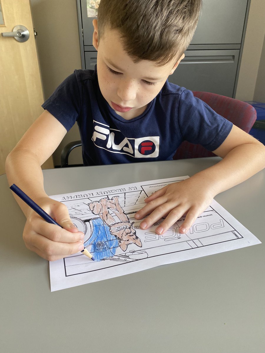 Don’t forget our #prpk9 colouring contest closes tonight at 8pm! Head over to peelpolice.ca/en/safety-tips… to download your colouring sheet. Every kid who enters gets a paw-tographed photo of K9 Murphy! #kidscorner <a href="/PeelPolice/">Peel Regional Police</a>
