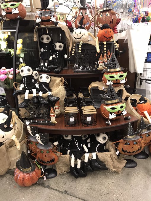 I saw my first Halloween display of the year, at the grocery store, and I seriously can&rsquo;t wait for fall<a href="/tag/kittens"class="tags"><span>#kittens</span></a><a href="/tag/catsoftwitter"class="tags"><span>#catsoftwitter</span></a><a href="/tag/mycat"class="tags"><span>#mycat</span></a>
