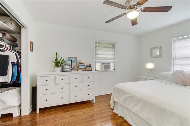 amysold1's tweet photo. Charming &amp; spacious home on a quiet street! Updated kitchen &amp; bath; large living room w/floor-to-ceiling windows. 3 nice sized bedrooms &amp; no carpet; backs to green space. https://t.co/pGBGrsRaBH
.
.
.
#KansasCityKansasHomesForSale #KansasCityKansasRealEstate #AmySold https://t.co/Cb52MGC688