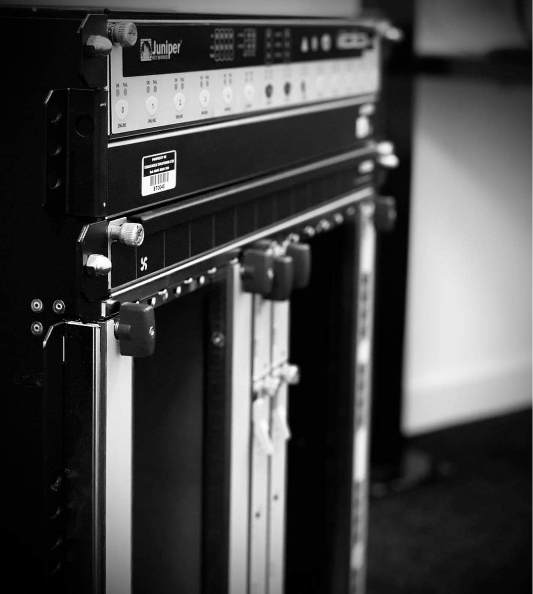 stratagemhost's tweet photo. Beginning to start the configuration and setup of our new core router which should be hopefully ready to rock next week.
#AS212806 #Juniper #MX960 https://t.co/38DnD2ZmgW