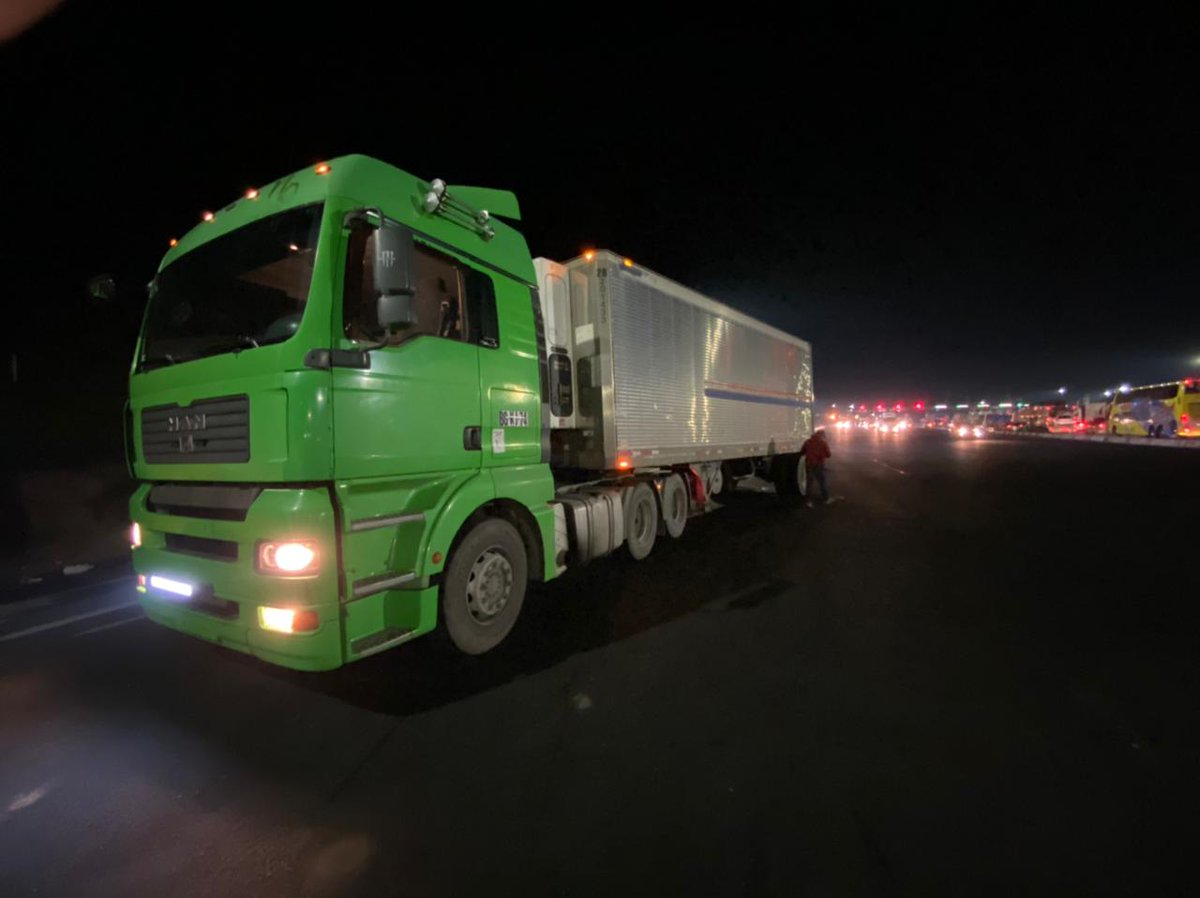 sernapesca's tweet photo. Más de 40 mil kilos de productos del mar incautaron Carabineros y funcionarios de Sernapesca, en una serie de controles carreteros realizados la madrugada de este martes 20 en la ruta 5 sur, a la altura del peaje Quinta Morza.
https://t.co/OzVUyiSRS8 https://t.co/EhiVGm77mu