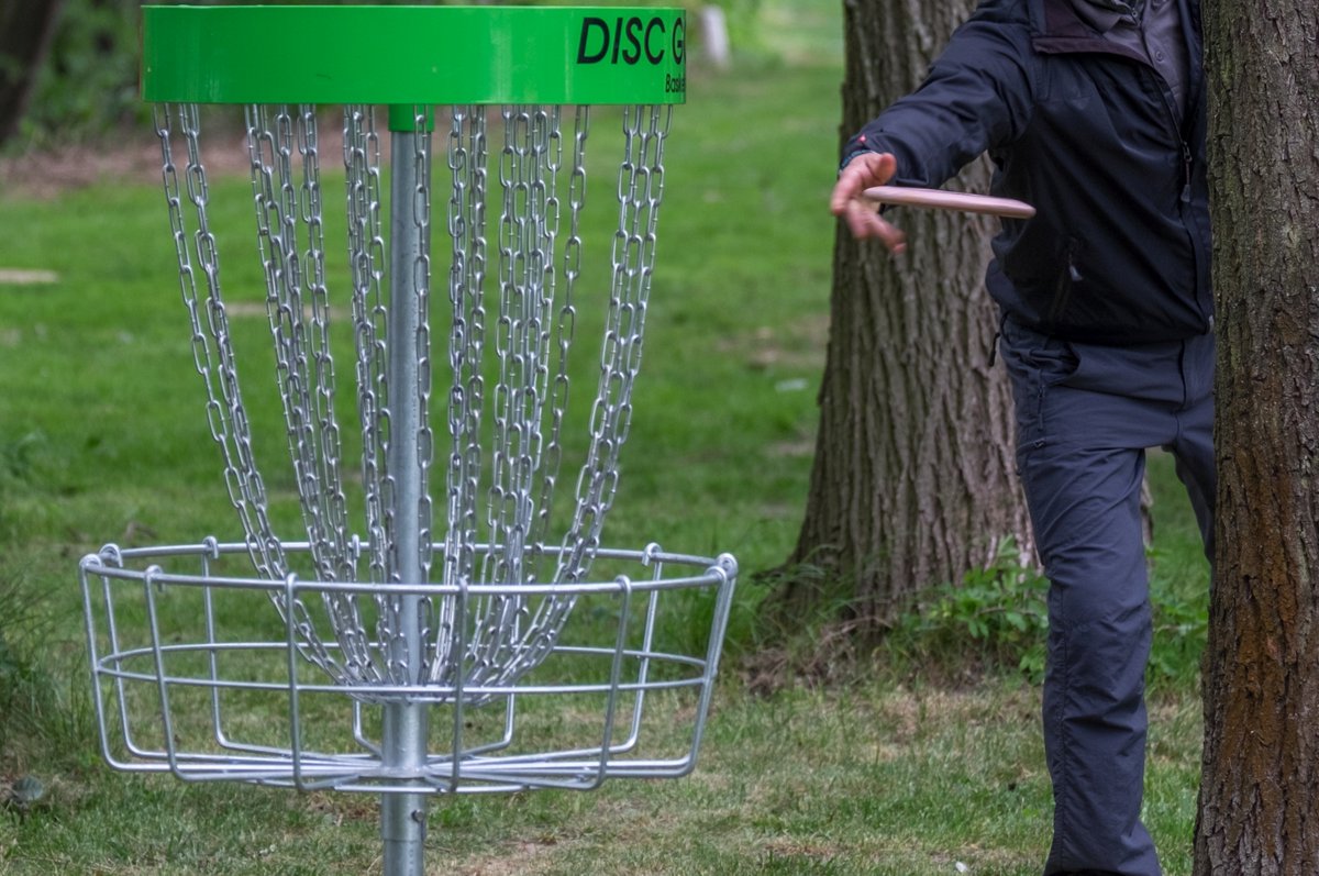 New disc golf courses are coming soon to Dellwood Park &amp; Spruce Park! The courses are designed for beginners and can be played while physical distancing. Keep an eye out for the courses, tee-off location signs &amp; metal baskets this summer! ☀️