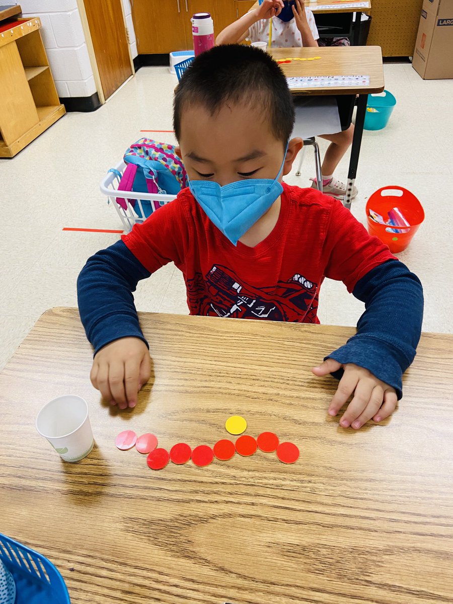 MsDoshisClass's tweet photo. Playing shake and spill during math! https://t.co/4gL02LHpSW