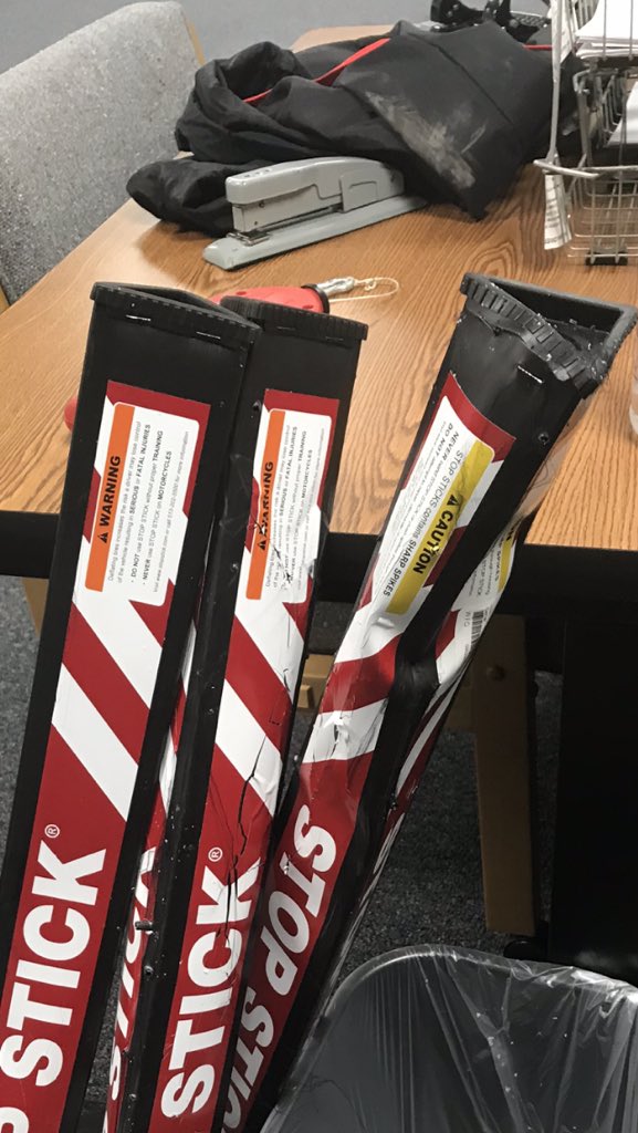 KHPEnEspanol's tweet photo. One minute I’m catching up to a speeder. Later that day, I'm on an impaired driving investigation. I might even deploy @StopStickLtd to end a pursuit and apprehend a felon. Sunshine or snow, I'm out there. Be the Trooper YOU want to be. 10 DAYS LEFT TO APPLY. @kshighwaypatrol https://t.co/Yx3m94YrVZ