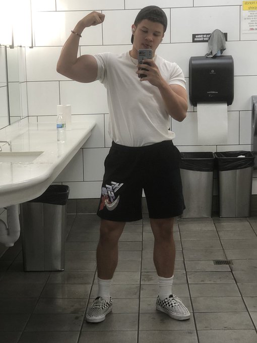 biceps felt like they were gonna pop https://t.co/7J8ewntcdE
