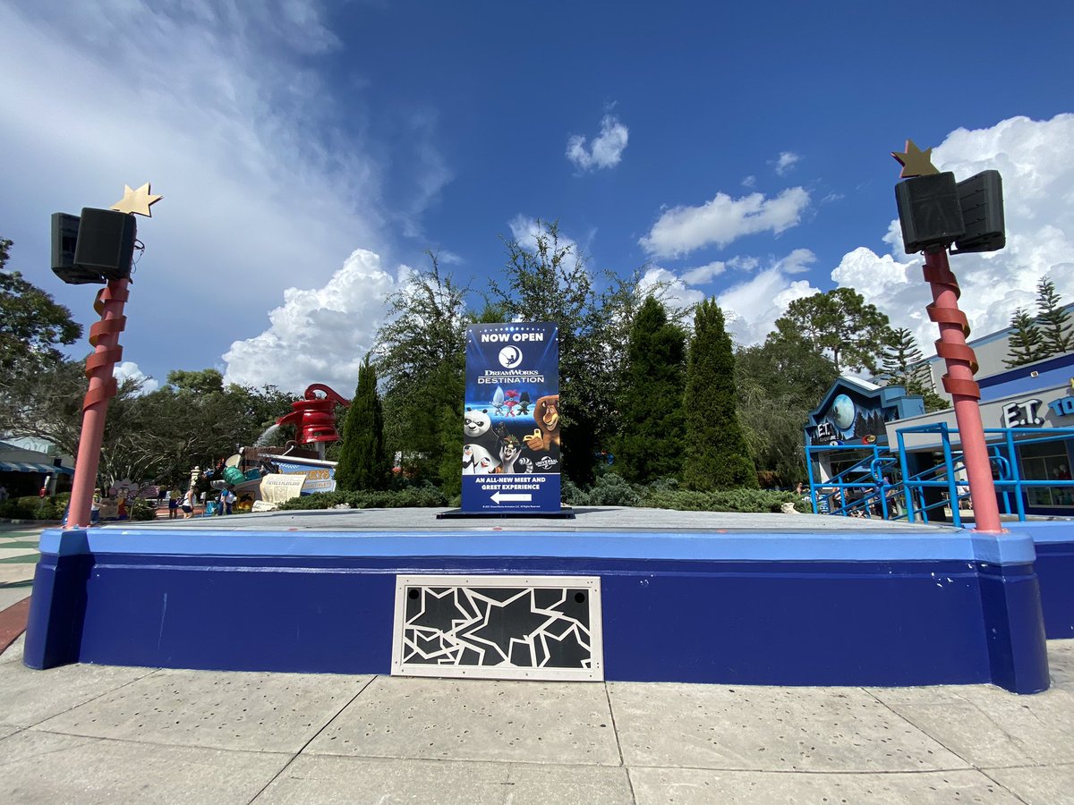 ThemeParkShark's tweet photo. πΈ We found a sign in Kid Zone advertising #DreamworksDestination at @UniversalORL.
It is located in the former Barney theater. https://t.co/kOVQLP4CvB