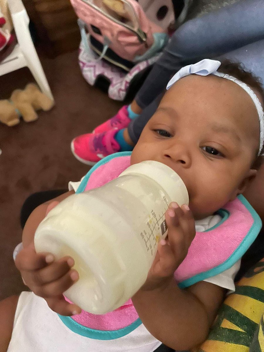 Im1SpoiledLady's tweet image. Duchess’s Lovebug holding her bottle! 😝☺️ I love my baby girl so much!! #DuchessAndLovebug #BabiesOfTwitter