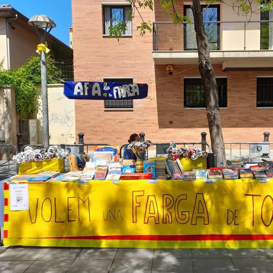 AfaFargaSalt's tweet photo. @EducaSalt, l' @EAntiracista i l'  @AfaFargaSalt demanem que s'arxivin les denuncies imposades de manera injusta per a fer callar l'activisme social. @ViladeSalt menys sancions i més suport als que es mobilitzen per a la millora de la situació educativa. Prou #segregacioescolar https://t.co/QyJpmq8JEh