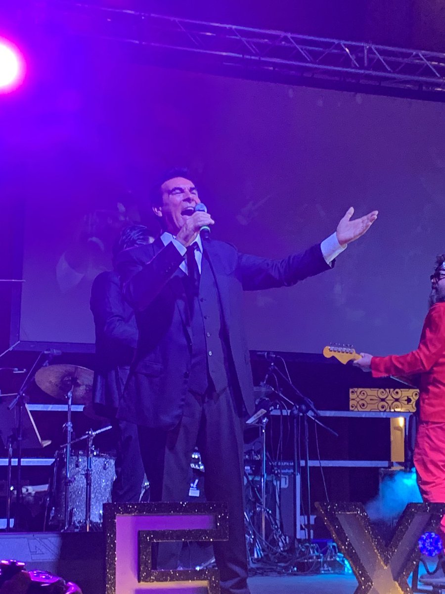 LaMilanesiana's tweet photo. @extraliscio sul palco di Piazza Rinascimento a Urbino per portare il #PunkDaBalera in città! 

#milanesiana21 https://t.co/dusE92WKJ6