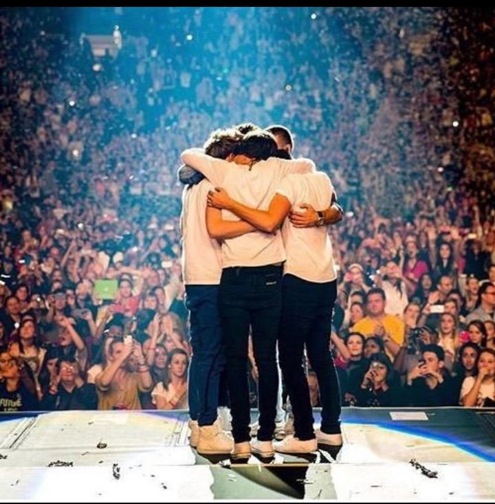 _art1704_'s tweet image. You promised the world and I fell for it :)
18 months to 6years!😊
.
.
.
#11YearsOfOneDirection
#18MonthsMyAss
#11yearsonedirection
