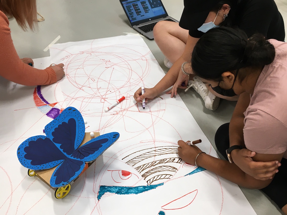 LesleySTEAM's tweet photo. SHS teachers and students collaborated with robots to make art this week. Students learned how to program their "artbots" using A.I. @Lesley_U, @LesleyArtDesign, Dr. john kraemer, @karen_leary13, @nettieb, @khanning88, @SueCusack #BiogenSTAR #CareDeeply https://t.co/fU8O8O0fxb
