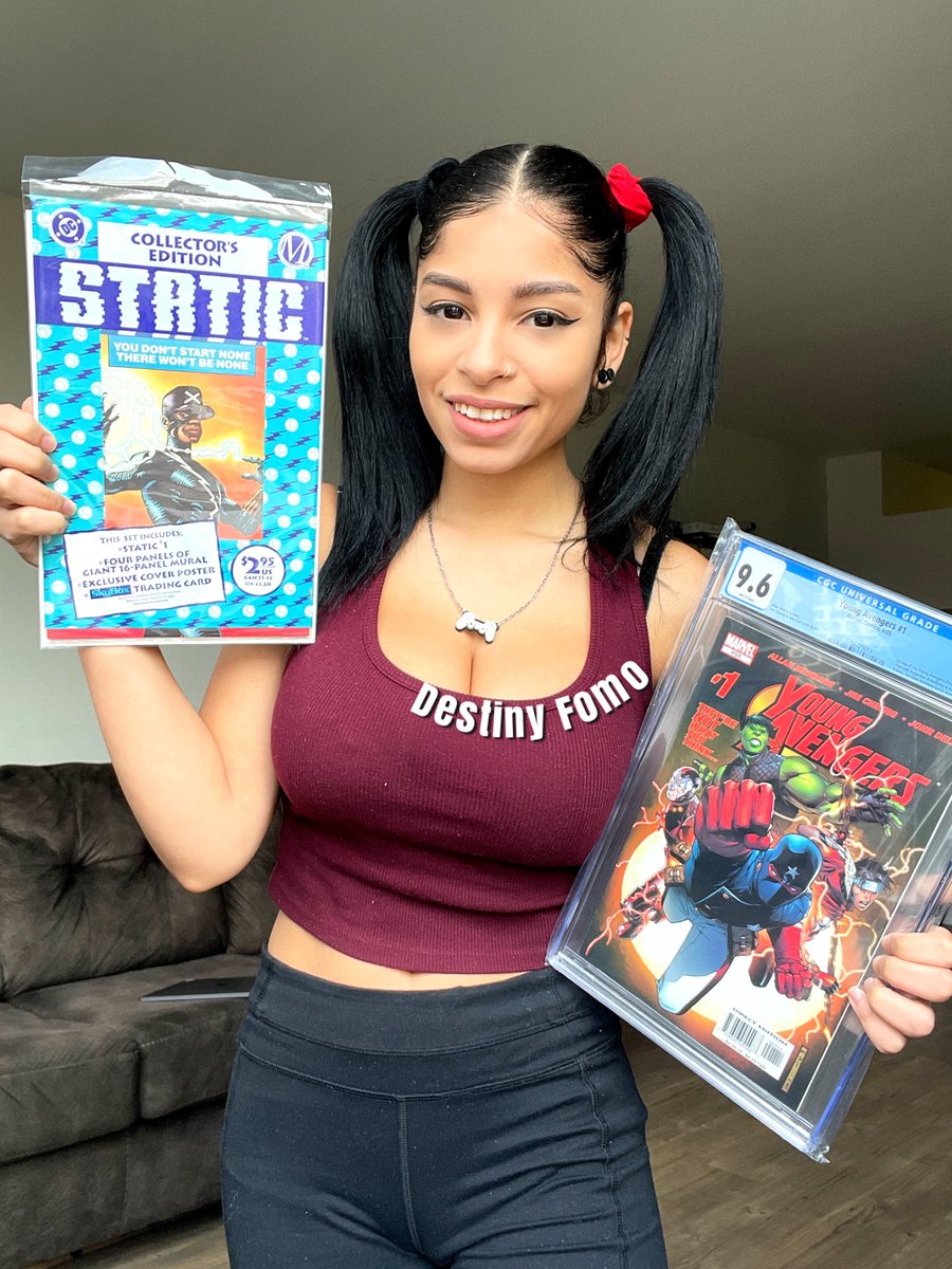 DestinyFomo's tweet photo. I got these awesome comics and my first statue from @ConquestComics ! Such great finds #destinyfomo https://t.co/1h4XoaaCdm