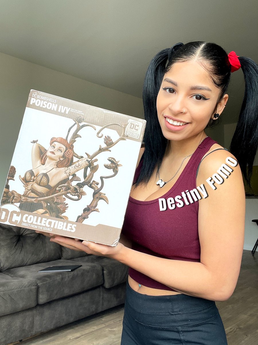 DestinyFomo's tweet photo. I got these awesome comics and my first statue from @ConquestComics ! Such great finds #destinyfomo https://t.co/1h4XoaaCdm