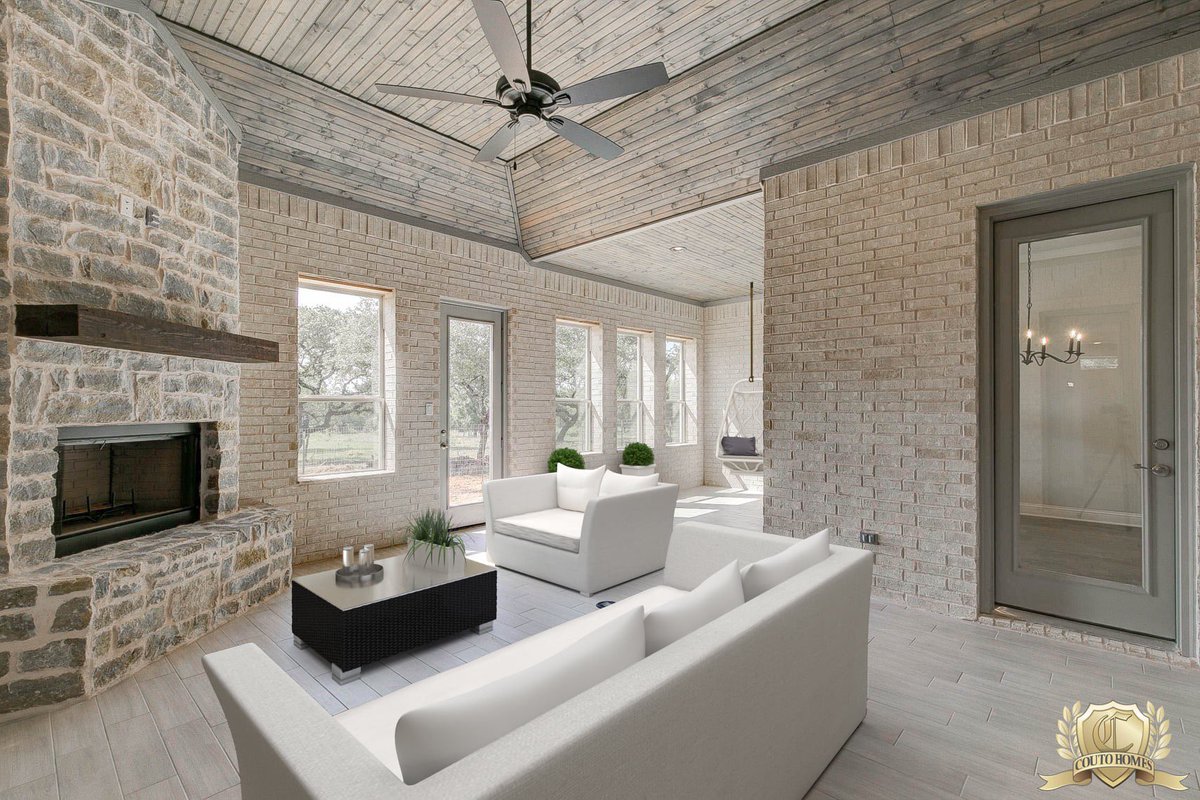This enclosed patio is a ✨dream✨! Next week in Texas we will be hitting 100 degrees🥵! That temperature combined with the mosquitos 🦟 is enough to make this enclosed patio even that much more dreamy! coutohomes.com