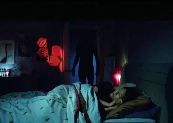 iaamlae's tweet photo. Voilà à peu près à quoi ressemble une paralysie du sommeil bien sûr c’est bcp + terrifiant : https://t.co/d9zatLZRIU