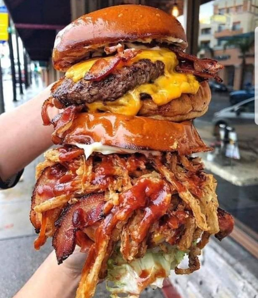 paul_redfearn's tweet photo. Label this burger. https://t.co/tTt5nzlMJf
