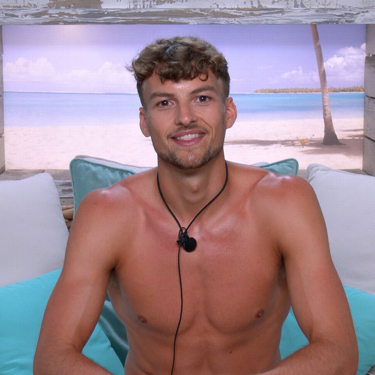 toops99's tweet photo. Hugo before recoupling vs after

#LoveIsland https://t.co/aU36XvcFxt