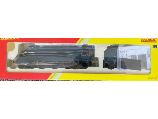 GrahamCooper61's tweet photo. Hornby A4 locomotive https://t.co/mEpLGnPuS7 https://t.co/VenZtxrM9l