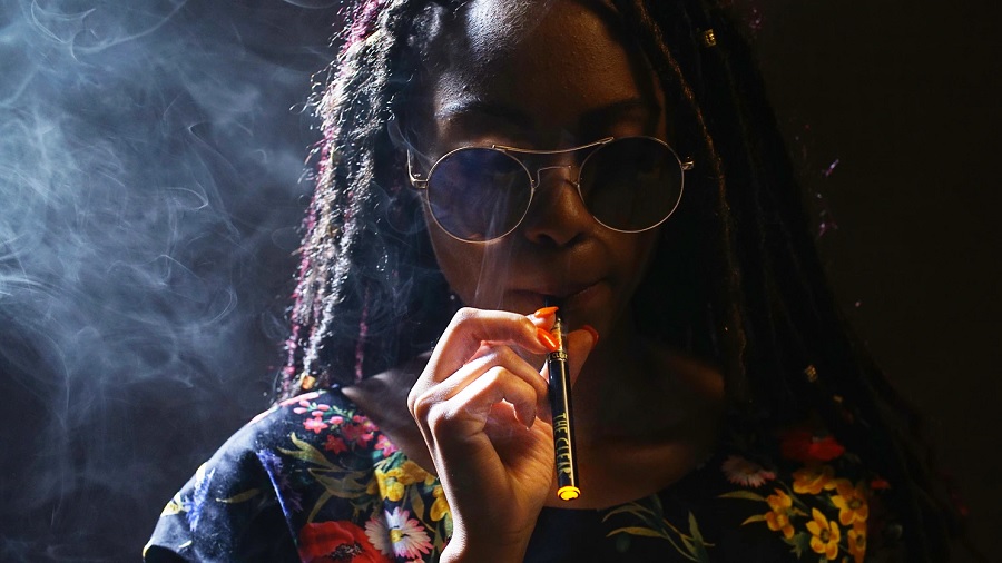 SmokeBuddies's tweet photo. O futuro da cannabis é feminino: mulheres são nicho do mercado consumidor de maconha de crescimento mais rápido

A nova tendência para os produtos de maconha são rótulos claros, ingredientes testados em laboratório

https://t.co/lLUmhKjkZI https://t.co/Q4MkuCvskw