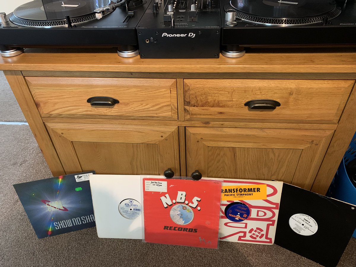 gazmcraig's tweet photo. Digging out some classics, Cosmo Crew ,Glam, 4 x Sky Juice, Transformer 2 , PartE. Alex Party, Blue Pearl, Felix, Njoi, Gat Decor, Bassheads, Eastside Beat, Together. https://t.co/2JkJVKVZST