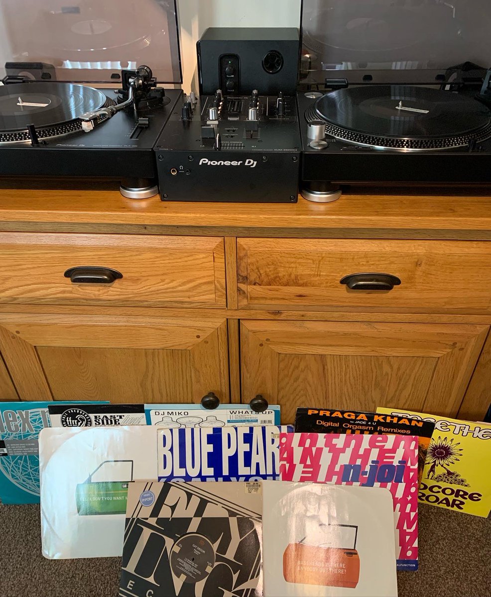 gazmcraig's tweet photo. Digging out some classics, Cosmo Crew ,Glam, 4 x Sky Juice, Transformer 2 , PartE. Alex Party, Blue Pearl, Felix, Njoi, Gat Decor, Bassheads, Eastside Beat, Together. https://t.co/2JkJVKVZST