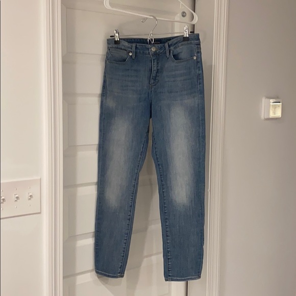 ezthingz's tweet photo. So good I had to share! Check out all the items I'm loving on @Poshmarkapp from @becks827 #poshmark #fashion #style #shopmycloset #uniqlo #luckybrand: https://t.co/U0ta7xO2UV https://t.co/LKeeKBp4PO