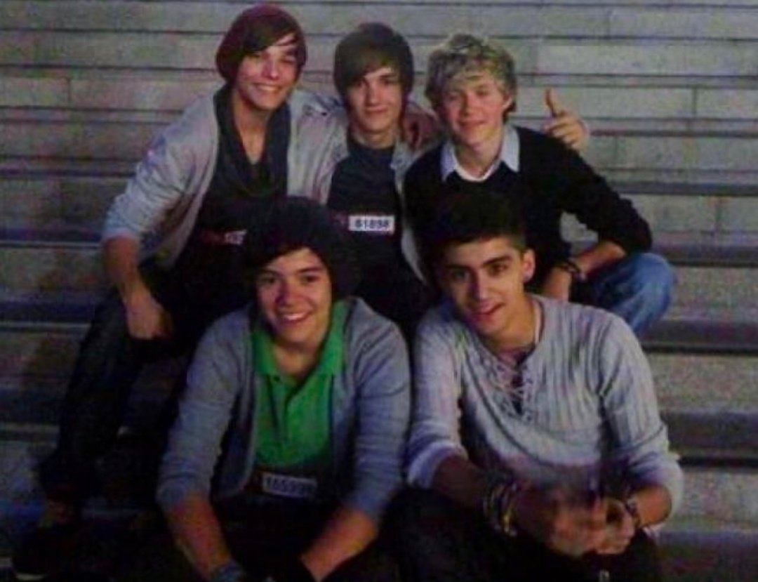 nonesistelamore's tweet photo. x: perchè l'album si chiama four?
l: quattro album, quattro anni insieme, quattro persone su cui posso contare

-liam payne
#11YearsOfOneDirection https://t.co/XlSaqkehvA