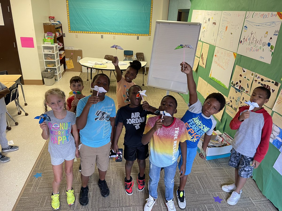 issirk09's tweet photo. It’s the end of week 3 for CSI summer school.  These soon to be 3rd graders had a blast investigating wind with pinwheels that they made. 

#vcssummer2021 #vcscsi #vcsisbest
@HHSK8Knights https://t.co/eH0bX2y8Mg