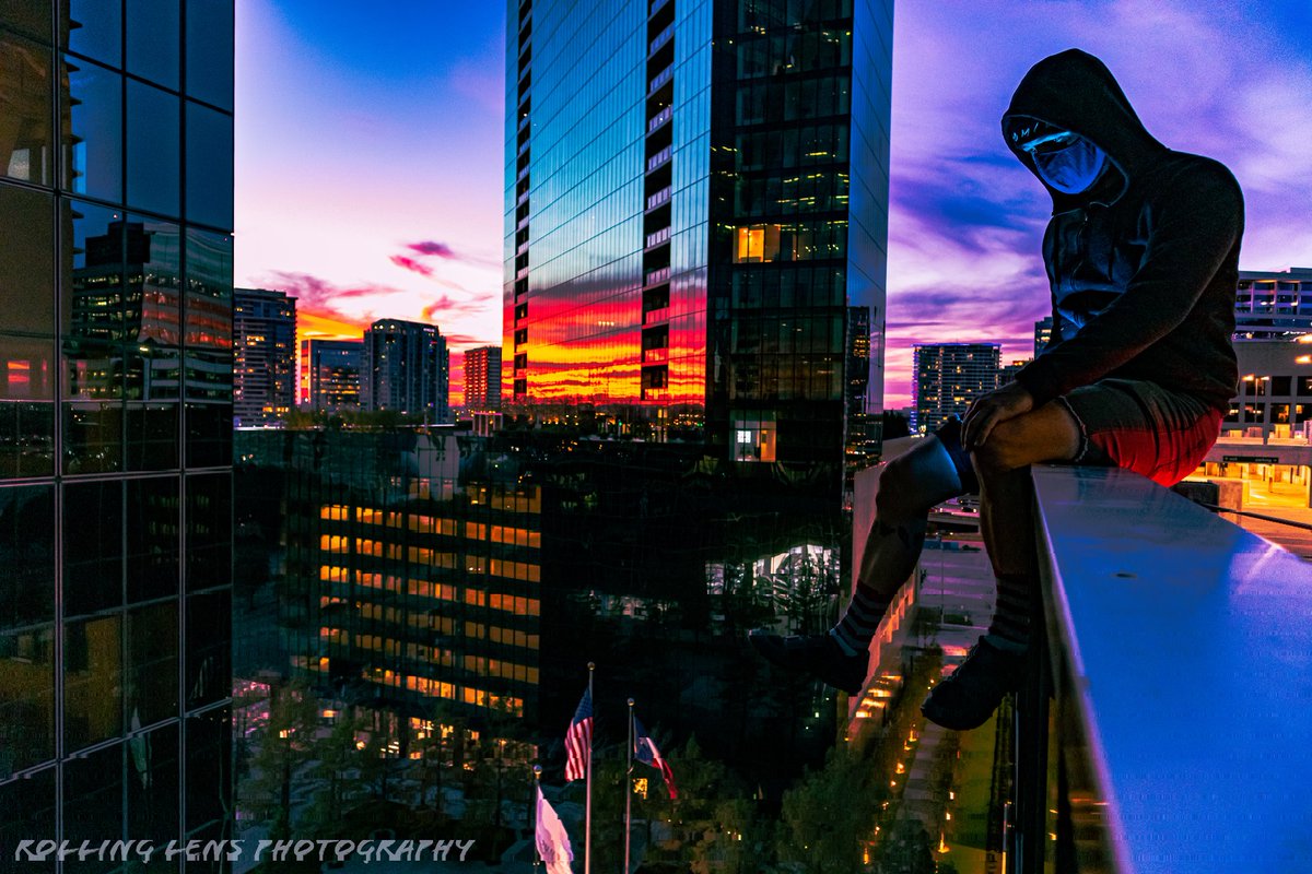 Rolling_Lens's tweet photo. Anyone else out there a ledge sitter like me? Drop your stomach turning shots here! I wanna see!!!! #rooftoprenegades #rooftopviews #dontlookdown #gethigh #danglylegs #nofear #dallasphotographers #localsonly #canoneosr #teamcanon #dtxstreet https://t.co/6dwHVRqktq