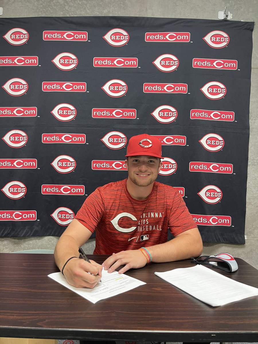 Mr_Jonesey24's tweet photo. Officially official! 🖊 Let’s Go Reds! https://t.co/yGLrkESQvN