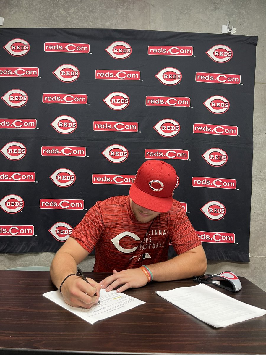 Mr_Jonesey24's tweet photo. Officially official! 🖊 Let’s Go Reds! https://t.co/yGLrkESQvN