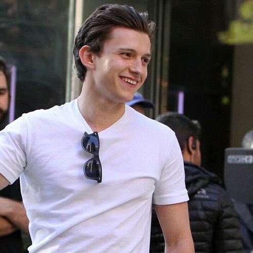 comforthollnd's tweet photo. therapy                    tom’s smile
  ❌                                 ✅ https://t.co/L5JqtVFODV