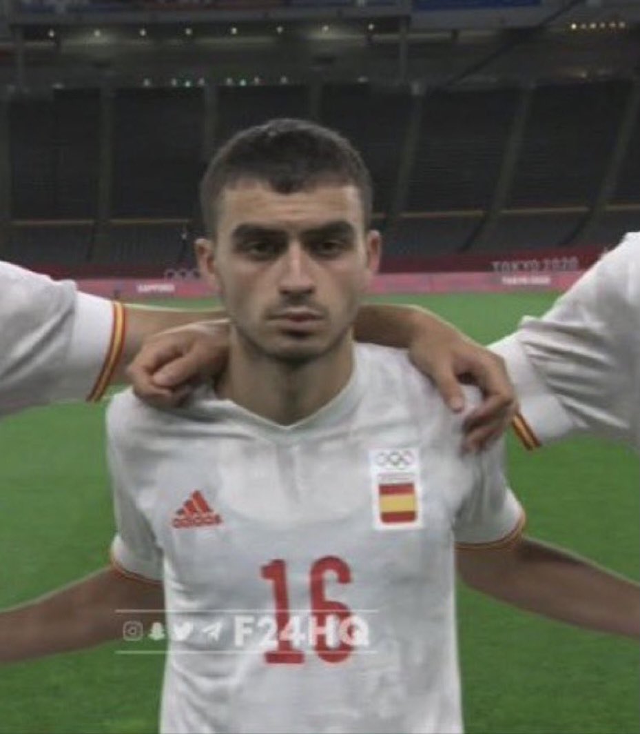 PiedsCarres's tweet image. Pedri il a 18 ans il vient de disputer son 137eme match de la saison faut arrêter le massacre il en peut plus le môme