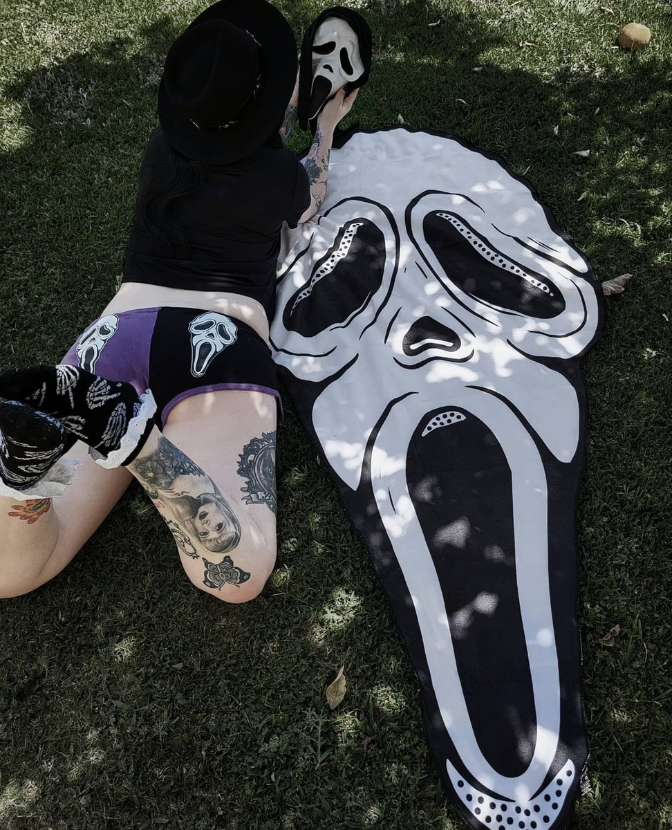 toofastclothing's tweet photo. Scream Queen @gravelilghoul reppin the New Ghost Face gear!👻🔪
★
★ https://t.co/i3sHtBEiPg ★
★
#screammovie #ghostface #screamghost #beachgoth #horrorfans #horrorlovers #slasherfilms #halloweenstyle #halloweenforever #spookylife #spookycute #creepy #creepygirls #horrorgirl https://t.co/iDlE5fKCjv