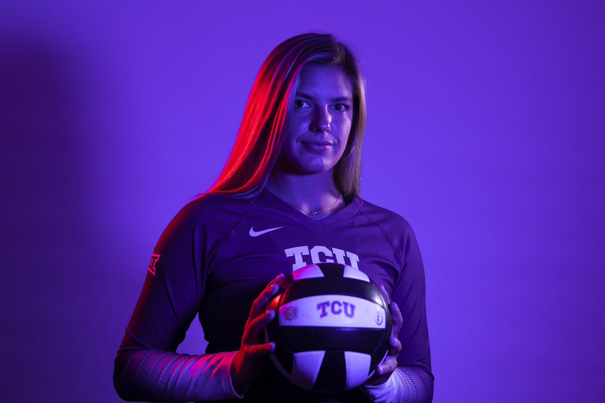 TCUvolleyball's tweet photo. 𝘛𝘩𝘪𝘴 𝘪𝘴 𝘏𝘰𝘳𝘯𝘦𝘥 𝘍𝘳𝘰𝘨 𝘷𝘰𝘭𝘭𝘦𝘺𝘣𝘢𝘭𝘭.

Season 2️⃣6️⃣ coming to Schollmaier Arena this fall.

#ThisIsHome x #GoFrogs🐸🏐 https://t.co/KACi3LBers