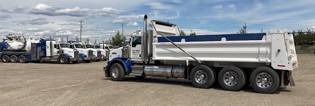 Summit_Trailer's tweet photo. We love to see beautiful trucks out in the wild! Thank you Lynx Creek Oilfield Services for letting us show off this rig up we did and your continued support!
#summittrailer #RigUp #truckandtrailer #alberta #hinton #edmonton #acheson #customerappreciation #beautifultruck https://t.co/QAlA76Rc5F