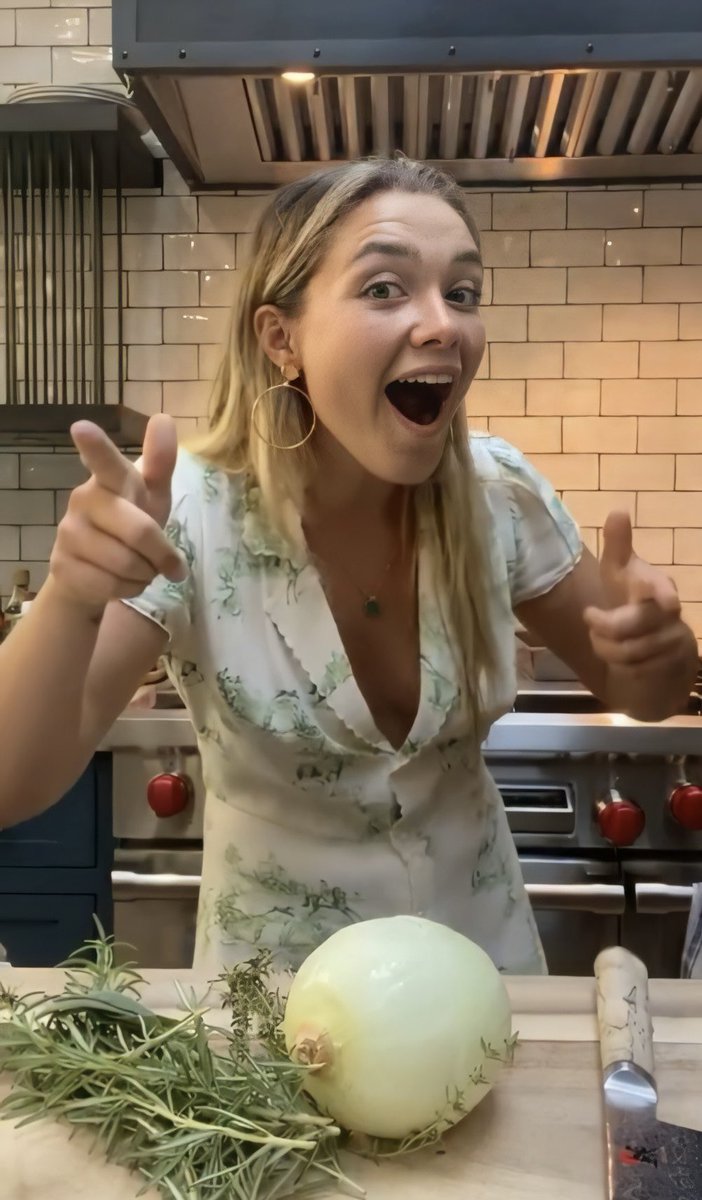 bestofpugh's tweet image. what’s our plan to get florence pugh, elizabeth olsen and selena gomez in a cooking show together
