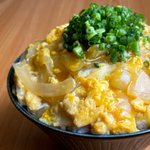 シンプルながら美味しい!？「ふわとろ卵丼」の作り方!