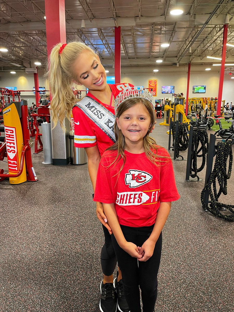 Teach ‘em young that sweat is pretty!💦💞👑

#PlayLikeAGirl #SweatItOut #Inspire #GirlPower
#FitnessForTheKingdom #ChiefsFit #KC #KansasCity #Chiefs #ChiefsKingdom #Fit #Fitness #LifeIsWhy #Strong #WorkToWin #TrainLikeAChampion #HuntFotTheCrown #MissKSUSA #MissKansasUSA #MissUSA