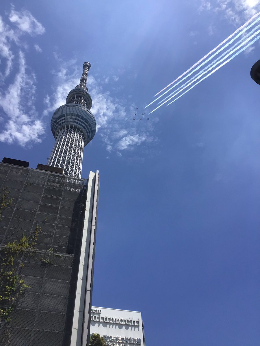 KITSUNEUDWUN's tweet photo. 来たーー
#ブルーインパルス
#オリンピック https://t.co/b8mj8u2b3e