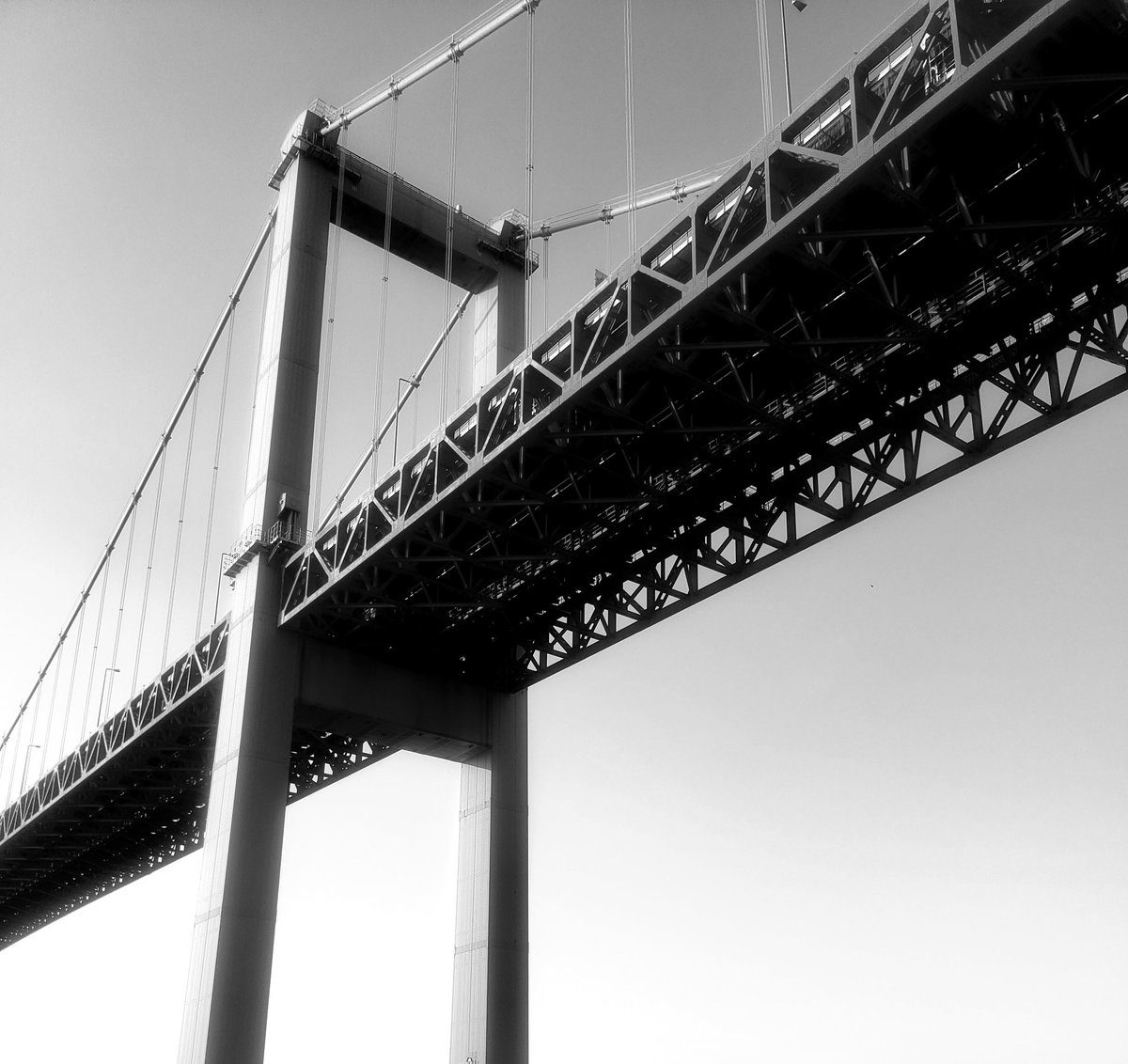 nekomatagi22ban's tweet image. なんとか橋の袂まで
たどり着いた

まだ探しモノは
見つけられてないけど

見つかるかどうかも
分からないけど

まぁいいや
とりあえず休んでから

明日
朝一番で橋を渡るよ

#U2  
#IStillHaventFoundWhatImLookingFor
youtu.be/OvsWEUkTKvY