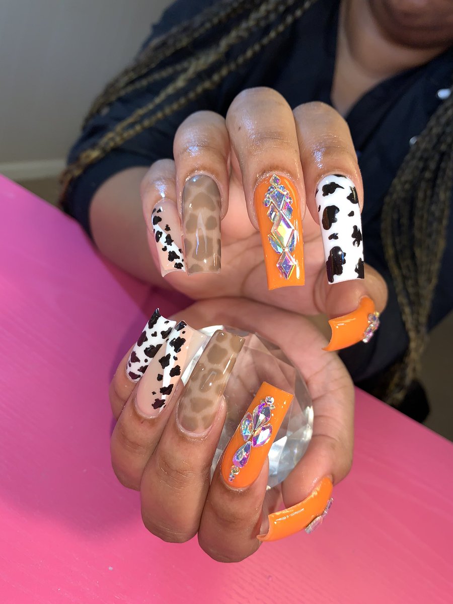 ___marisaD's tweet photo. yall missed me? 🥰 #RisaNailedIt #BrNailTech #BrNails #SelfTaught #TextToBook https://t.co/dbvZbcwXg4