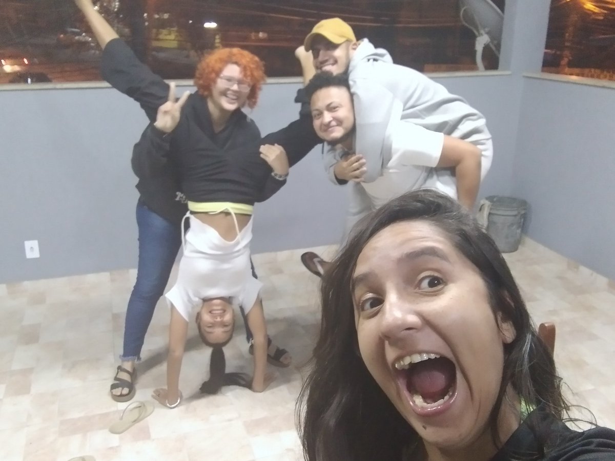 Missbronte's tweet photo. Jogando #Ipuke com eles @ssweetbunnyy @araniaht_ @0wskthm @Renanxt07 https://t.co/XDgbVIzo8h