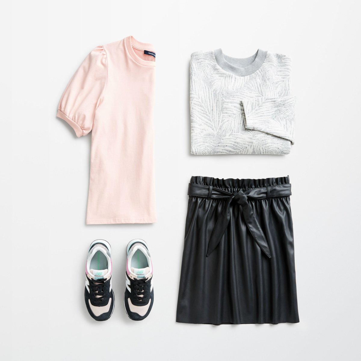 stitchfix's tweet photo. Before you say “I object!” to wearing all pink, take it as a celebration of our favorite lawyer’s recent 20th anniversary 💖 💗💕

Catch what #StitchFixStylist Ashley S.'s comments on Elle's iconic style in @cnnstyle: https://t.co/MCbp9jSjoP https://t.co/WwTEoBDr7n