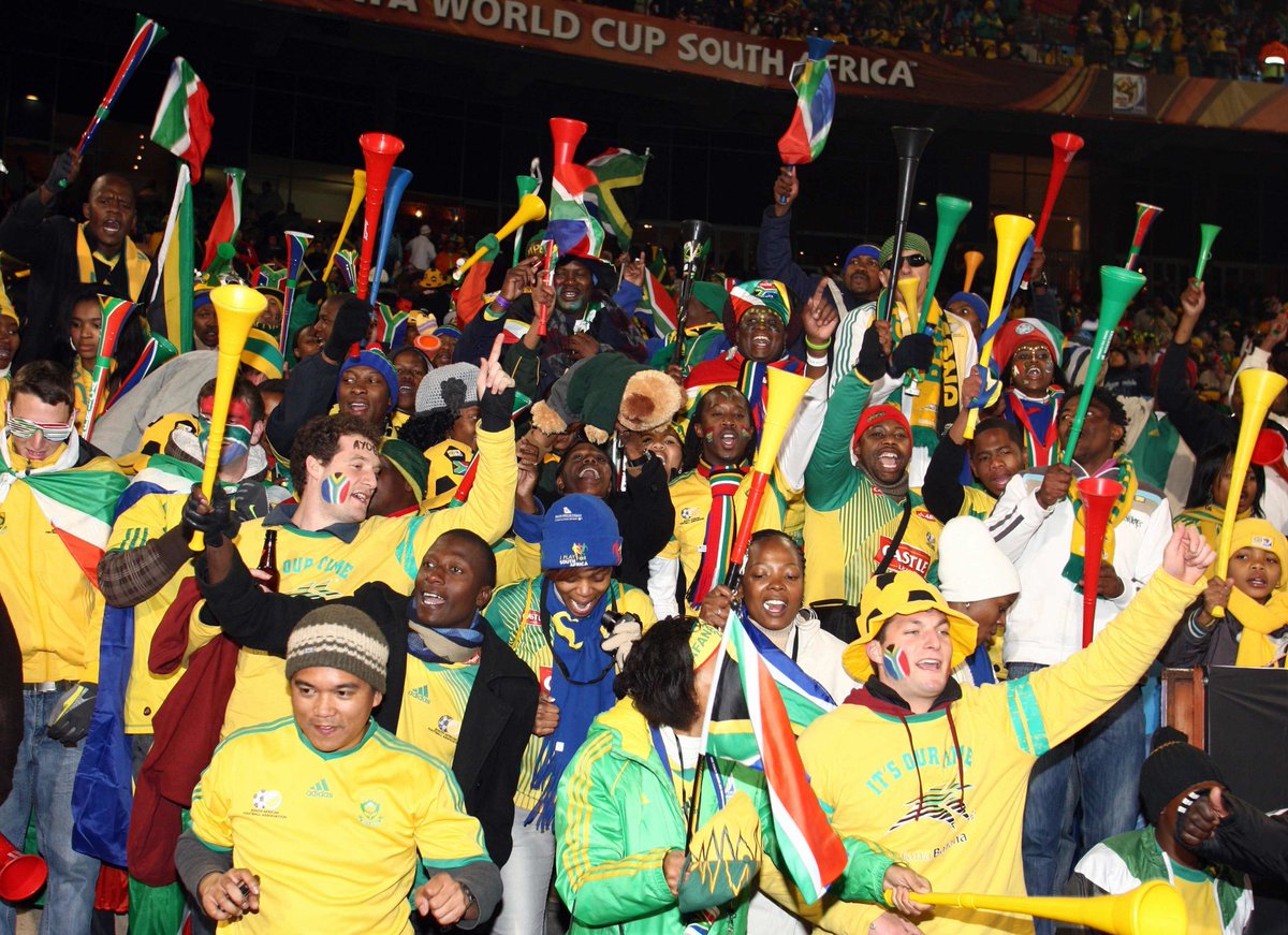 ActuFoot_'s tweet photo. 🎶 La meilleure musique officielle
⚽ Un football incroyable
🕺 Des moments iconiques
🔊 Les Vuvuzelas
🐙 Paul le Poulpe

La Coupe du monde 2010, c'était vraiment quelque chose d'incroyable ! 🇿🇦🤩 https://t.co/NO6H7iTg1T