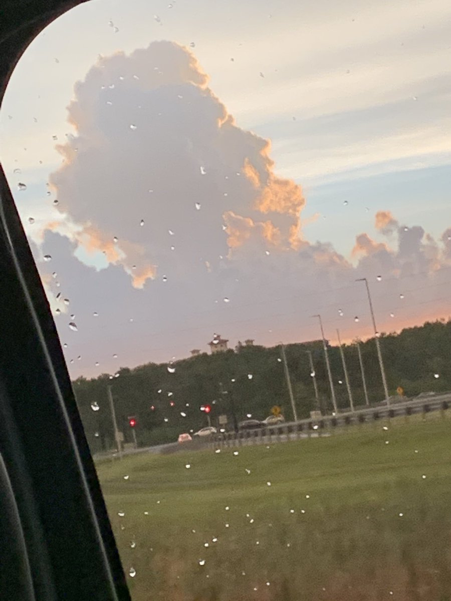 sparkzanimates's tweet photo. guys there’s an old man in the clouds https://t.co/bF1Um6rBjR