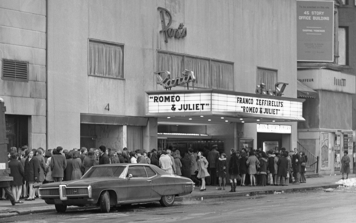 #HistoricPreservationAlert #NYC

Deeply concerned about the fate of the wonderfully-intact modernist interiors of the #ParisTheater, #NYC’s first postwar movie house opened in 1948, currently undergoing what is being promoted as a "light facelift" by the Netflix Corporation.