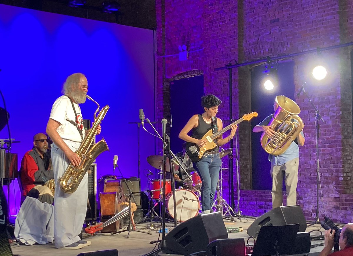 nycjazzrecord's tweet photo. Baritone saxophonist @DaveSewelson Music For A Free World Sextet feat. two tubas: Dave Hofstra &amp; @LittleHueyMusic  but it’s guitarist @avaavamendoza whose searing lines soar over &amp; through the band’s low end dynamic. #visionfest standing O @PioneerWorks_ . #artsforart https://t.co/03LWuoPdfk