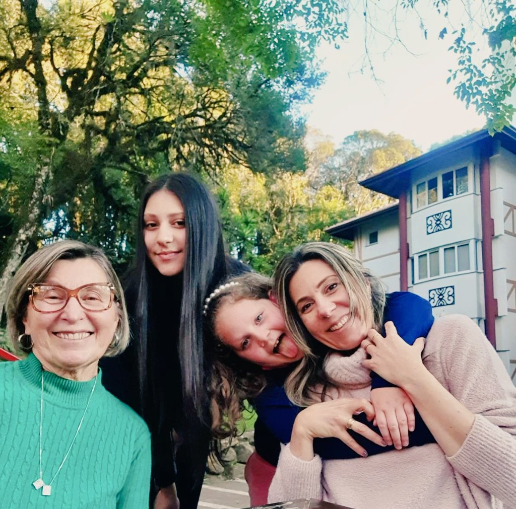 FBernardi3's tweet photo. "Depois que um corpo comporta outro corpo nenhum coração suporta o pouco" (Alice Ruiz)
#aliceruiz https://t.co/6B3zrYoXmE